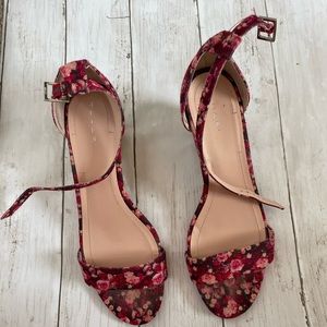 TAHARI Sandal Size 10 Floral ankle strap wedge